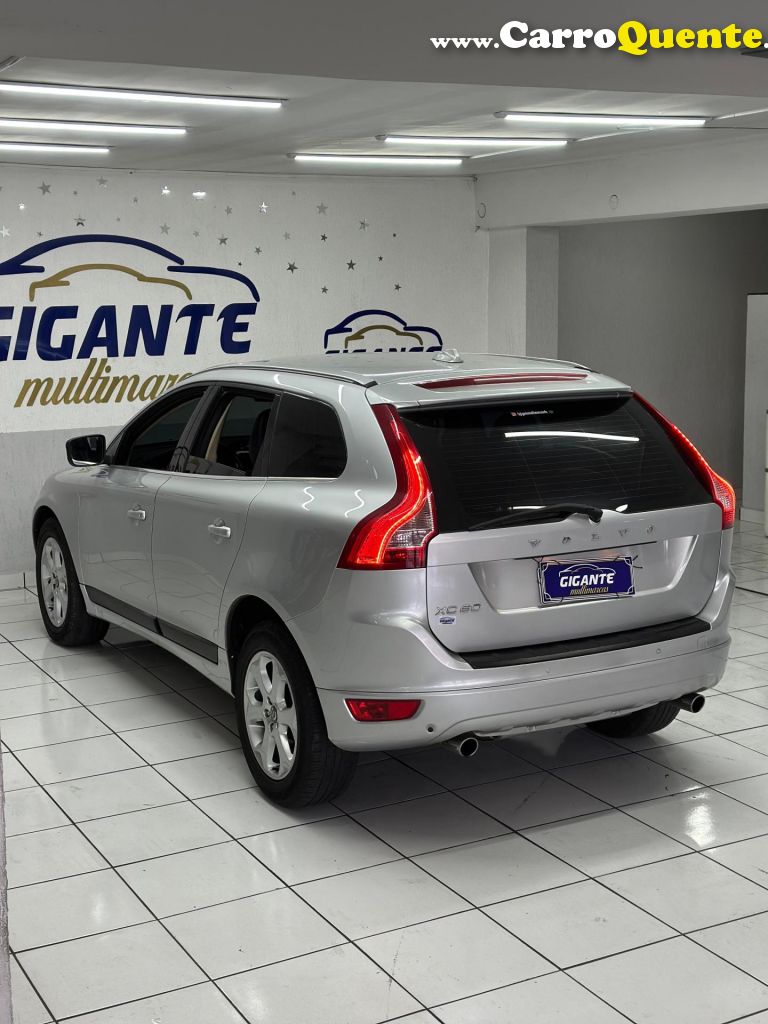 VOLVO   XC60 3.0 AWD AUT.   PRATA 2011 3.0 GASOLINA - Loja