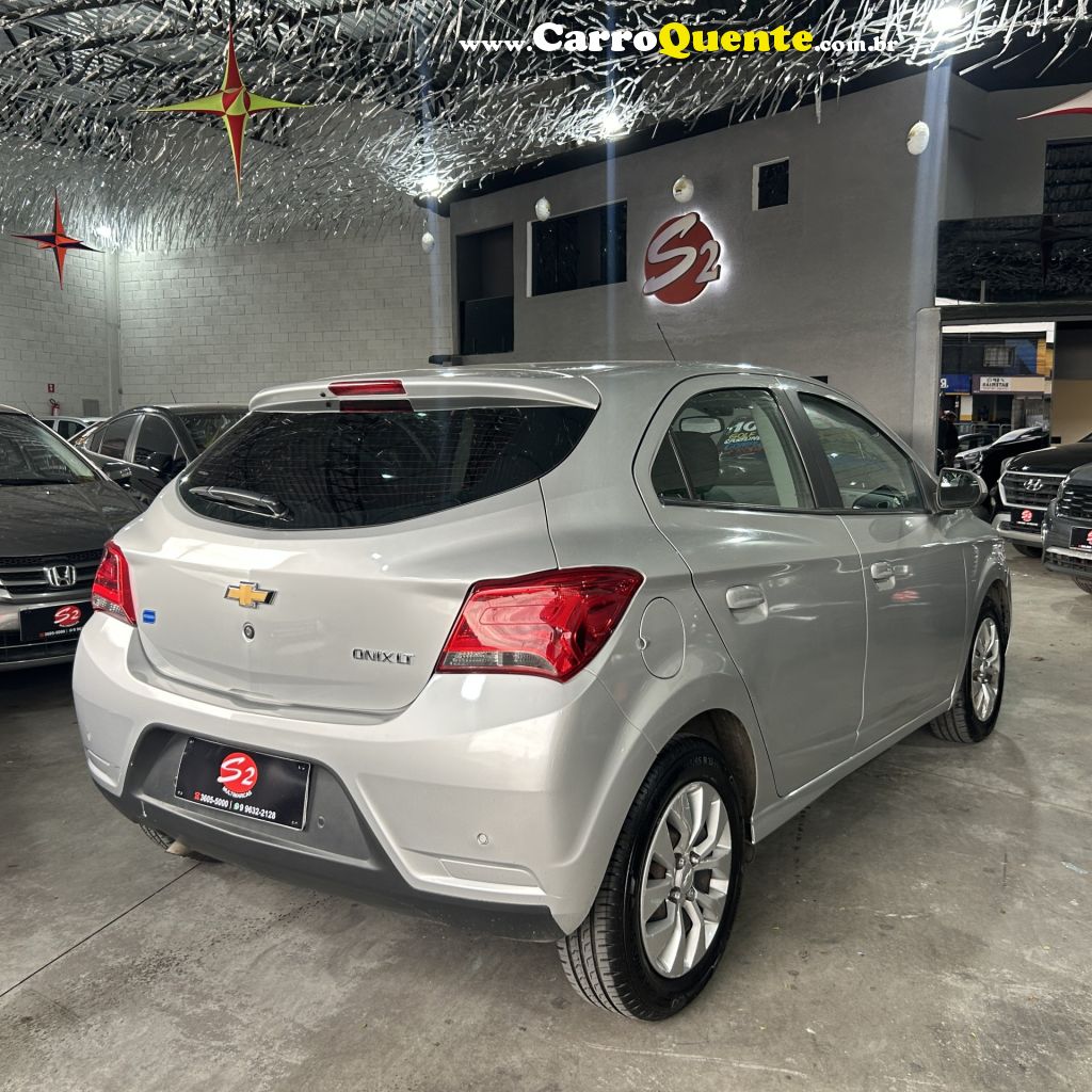CHEVROLET   ONIX HATCH LT 1.4 8V FLEXPOWER 5P AUT.   PRATA 2017 1.4 FLEX - Loja