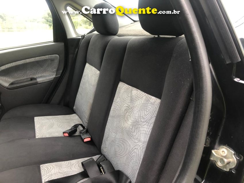 Ford FIESTA 1.0 MPI SEDAN 8V FLEX 4P MANUAL - Loja