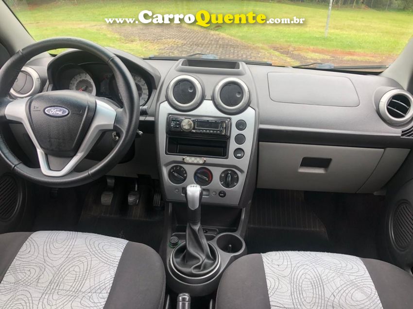 Ford FIESTA 1.0 MPI SEDAN 8V FLEX 4P MANUAL - Loja