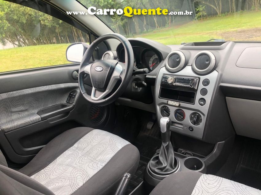 Ford FIESTA 1.0 MPI SEDAN 8V FLEX 4P MANUAL - Loja