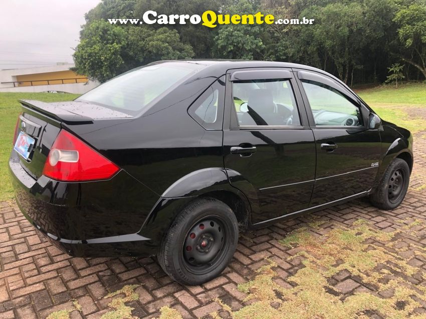 Ford FIESTA 1.0 MPI SEDAN 8V FLEX 4P MANUAL - Loja