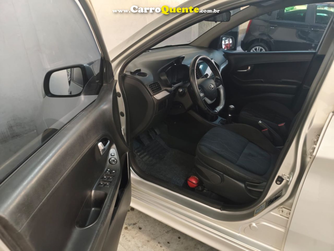 KIA   PICANTO EX 1.11.0 1.0 FLEX MEC.   PRATA 2014 1.1 FLEX - Loja