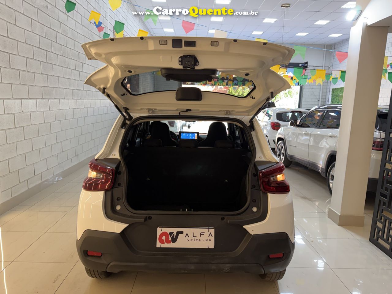 CITROËN   C3 LIVE PACK 1.0 FLEX 6V 5P MEC.   BRANCO 2024 1.0 FLEX - Loja