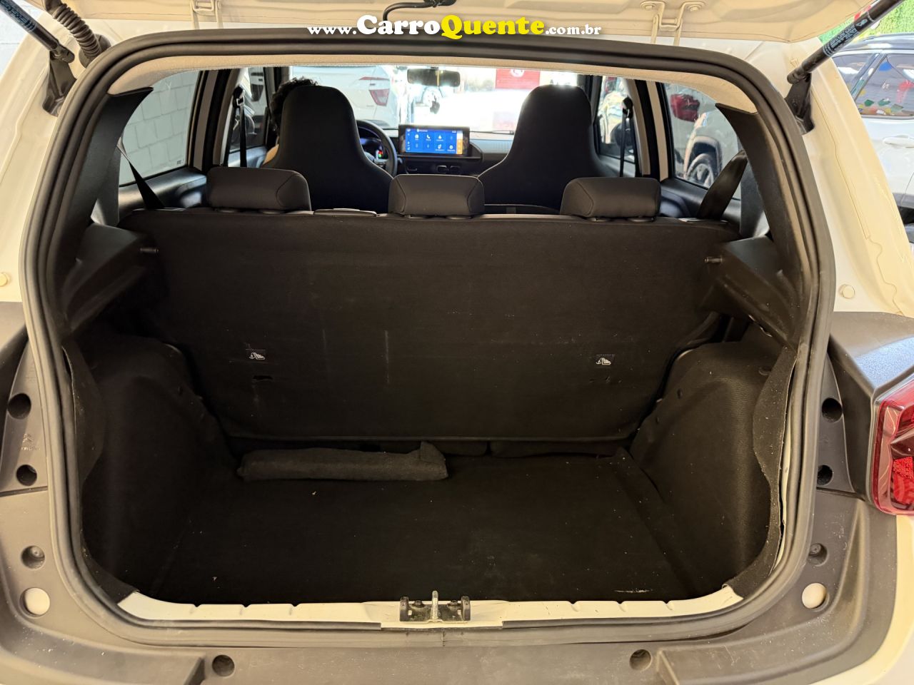CITROËN   C3 LIVE PACK 1.0 FLEX 6V 5P MEC.   BRANCO 2024 1.0 FLEX - Loja