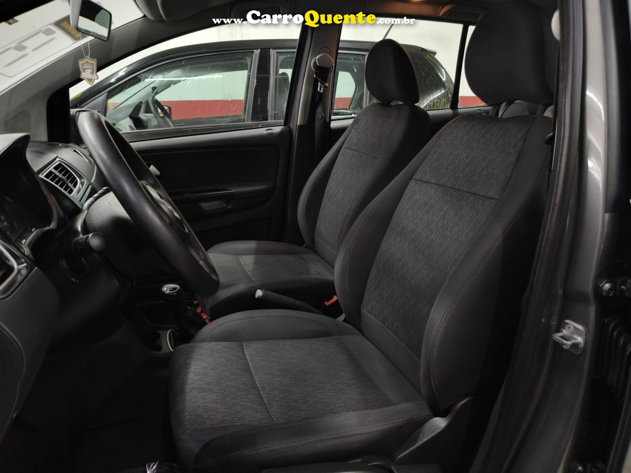VOLKSWAGEN   FOX 1.6 MI TOTAL FLEX 8V 5P   CINZA 2013 1.6 FLEX - Loja