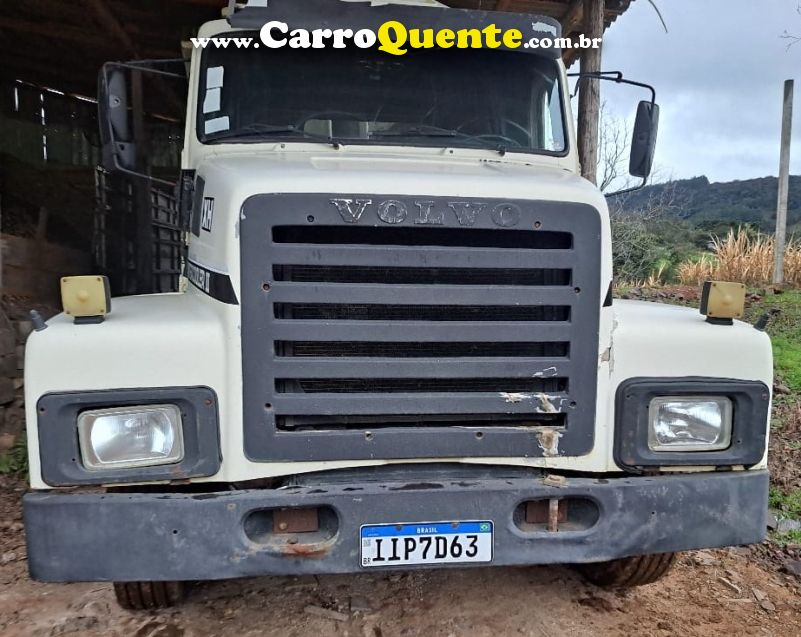 Volvo N10 280 Cavalo Mecânico 4x2 - Loja