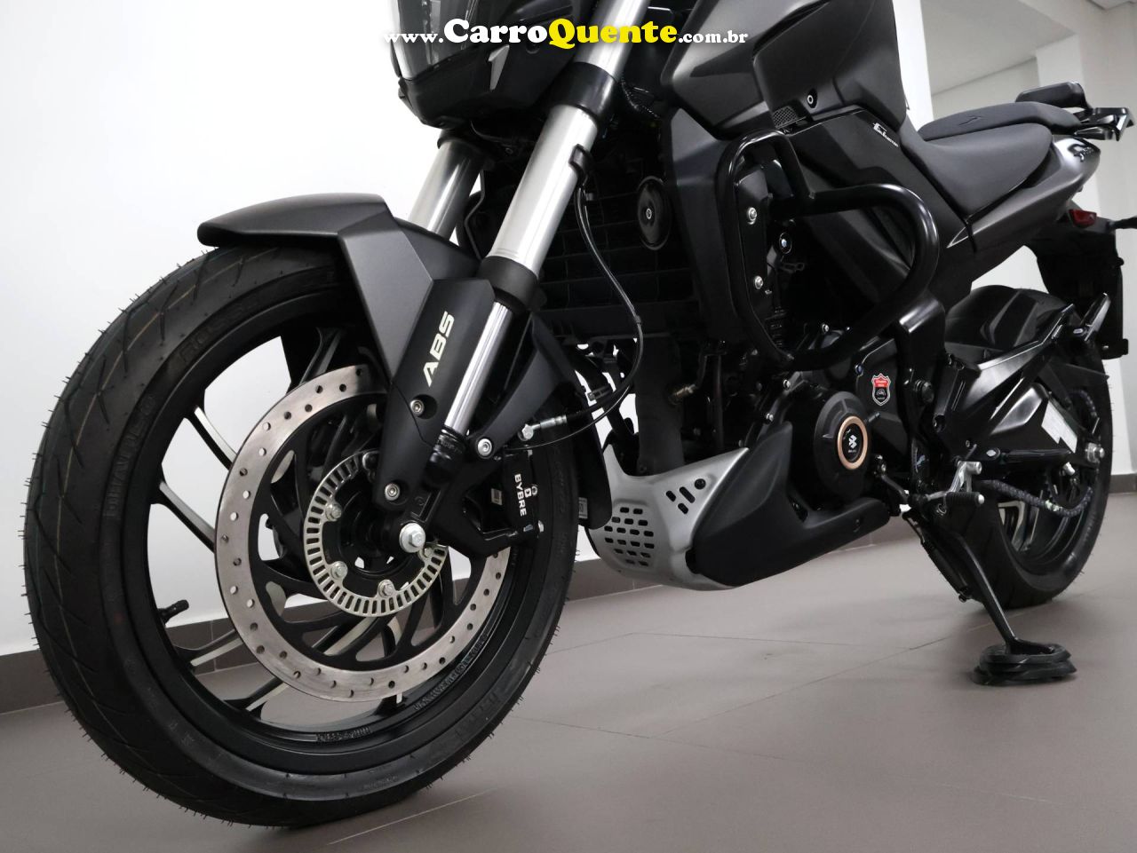 BAJAJ DOMINAR 400 ABS 2026 - Loja