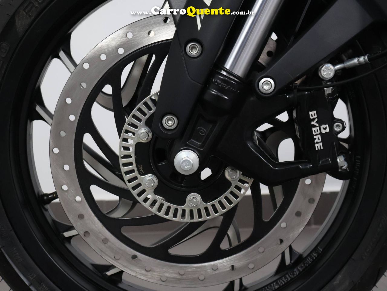 BAJAJ DOMINAR 400 ABS 2026 - Loja