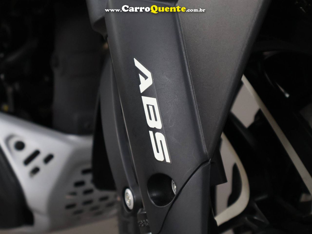 BAJAJ DOMINAR 400 ABS 2026 - Loja