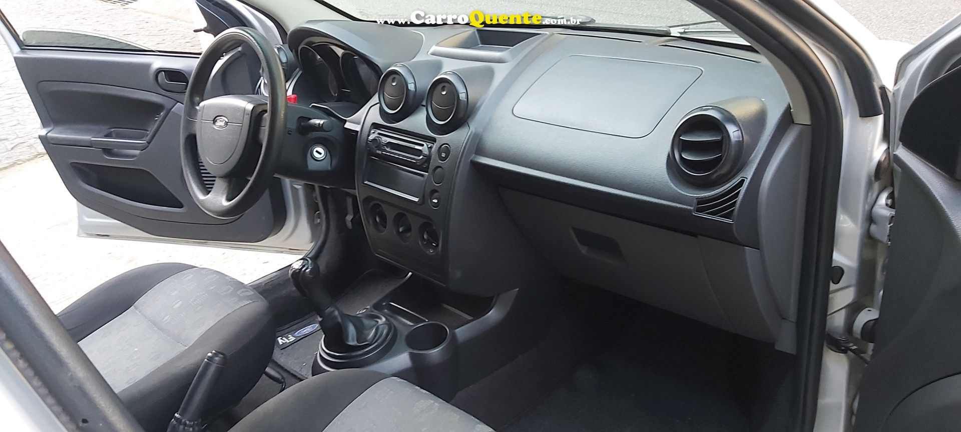 FORD   FIESTA SE 1.0 8V FLEX 5P   PRATA 2014 1.0 FLEX - Loja