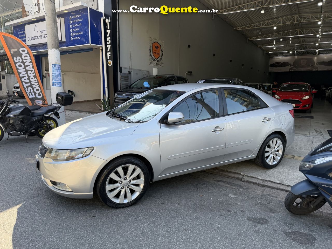 KIA   CERATO 1.6 16V AUT.   PRATA 2013 1.6 GASOLINA - Loja