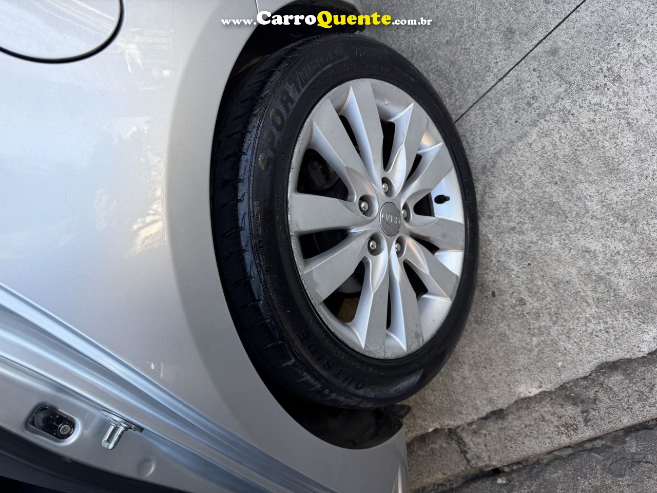 KIA   CERATO 1.6 16V AUT.   PRATA 2013 1.6 GASOLINA - Loja