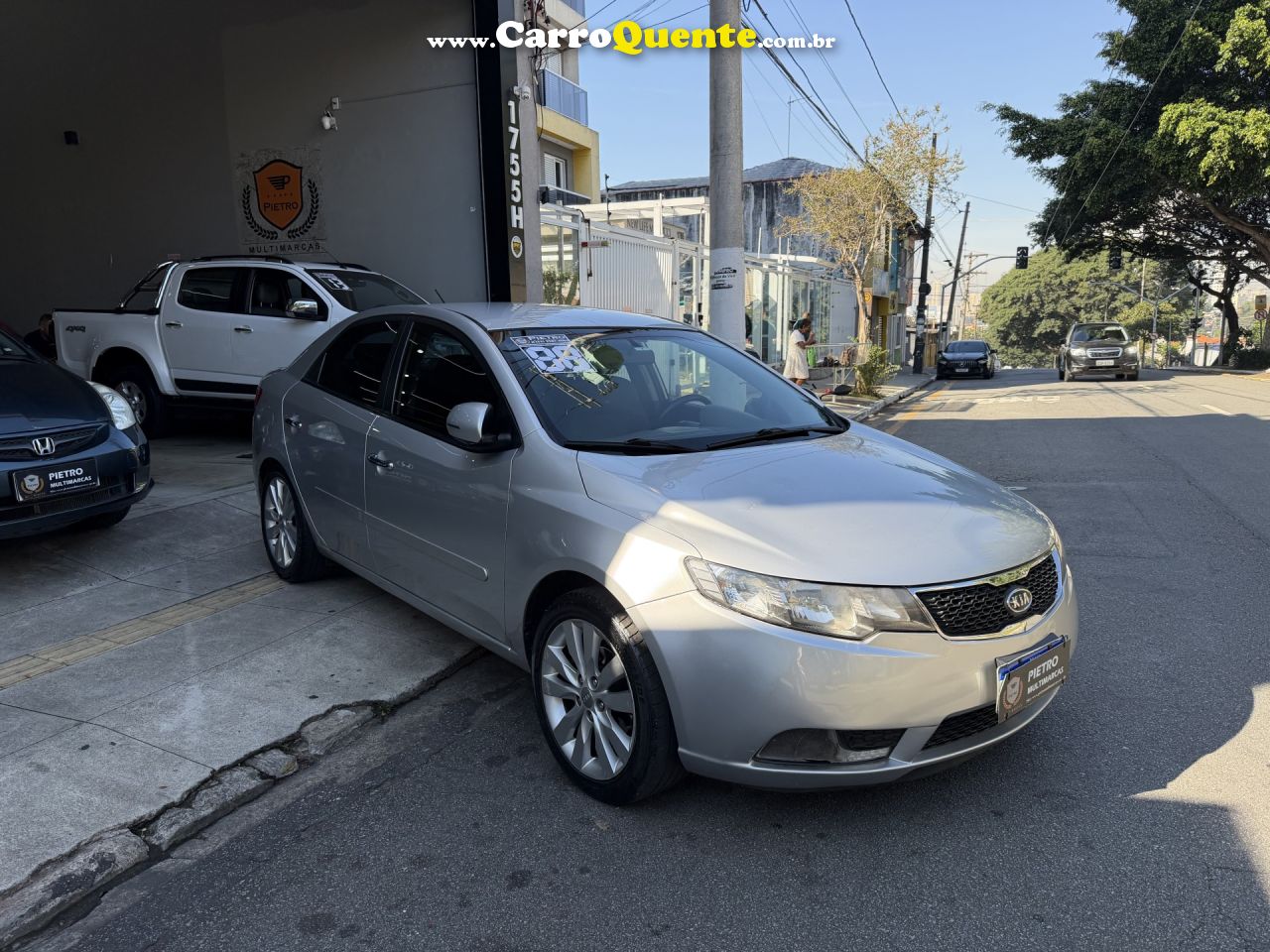 KIA   CERATO 1.6 16V AUT.   PRATA 2013 1.6 GASOLINA - Loja