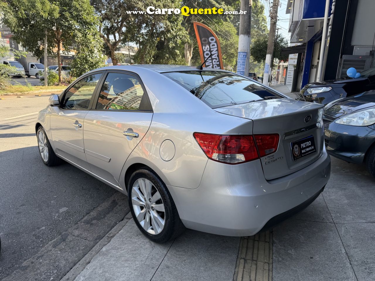 KIA   CERATO 1.6 16V AUT.   PRATA 2013 1.6 GASOLINA - Loja