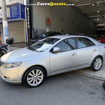 KIA   CERATO 1.6 16V AUT.   PRATA 2013 1.6 GASOLINA
