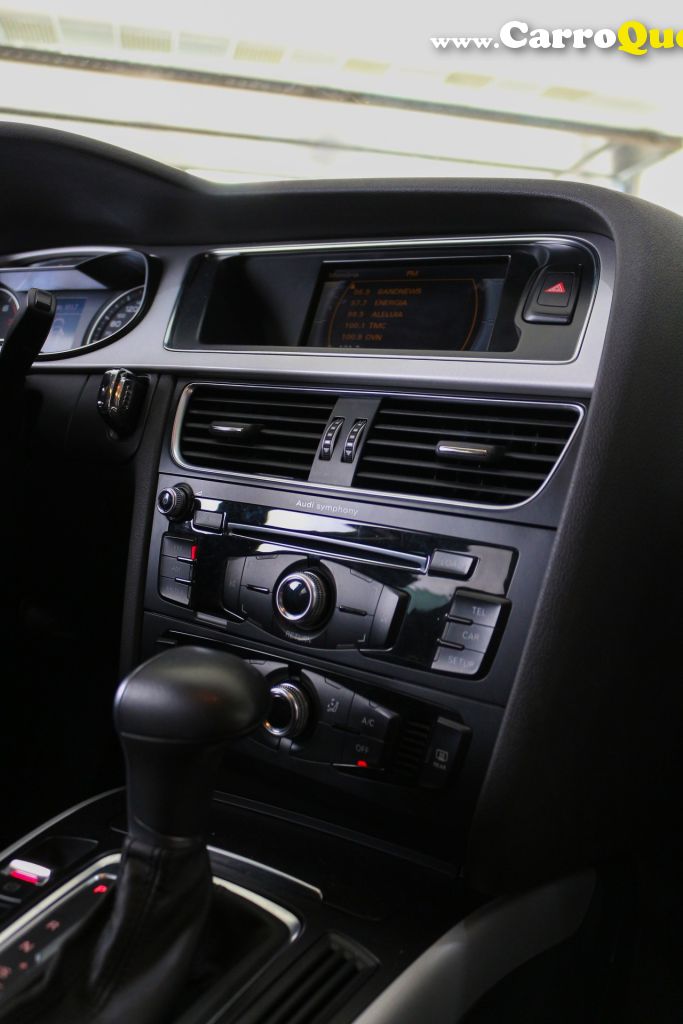AUDI   A4 1.8 TIP. MULTITRONIC TURBO   PRATA 2016 1.8 GASOLINA - Loja