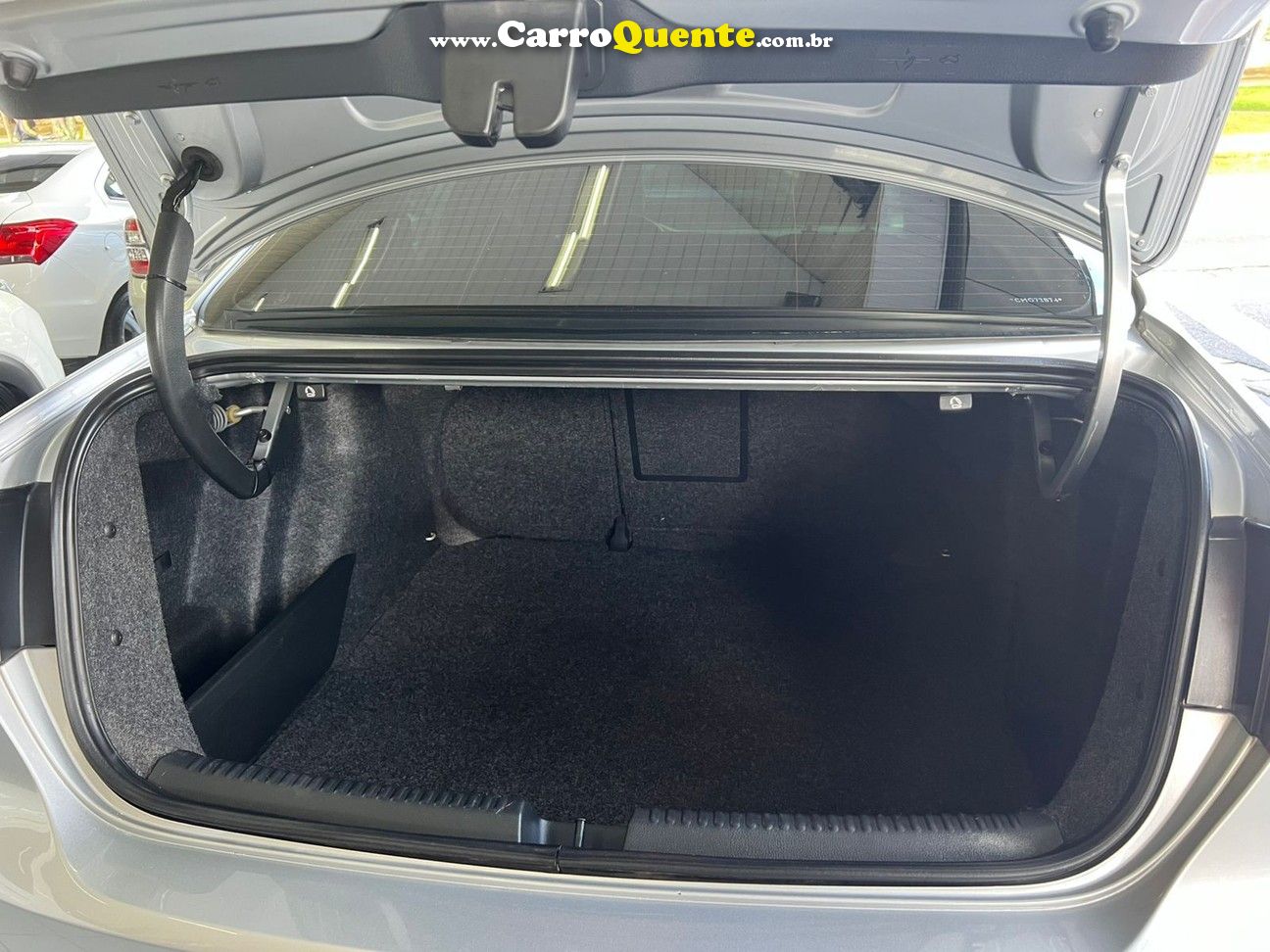 VOLKSWAGEN JETTA 2.0 COMFORTLINE 2012 - Loja