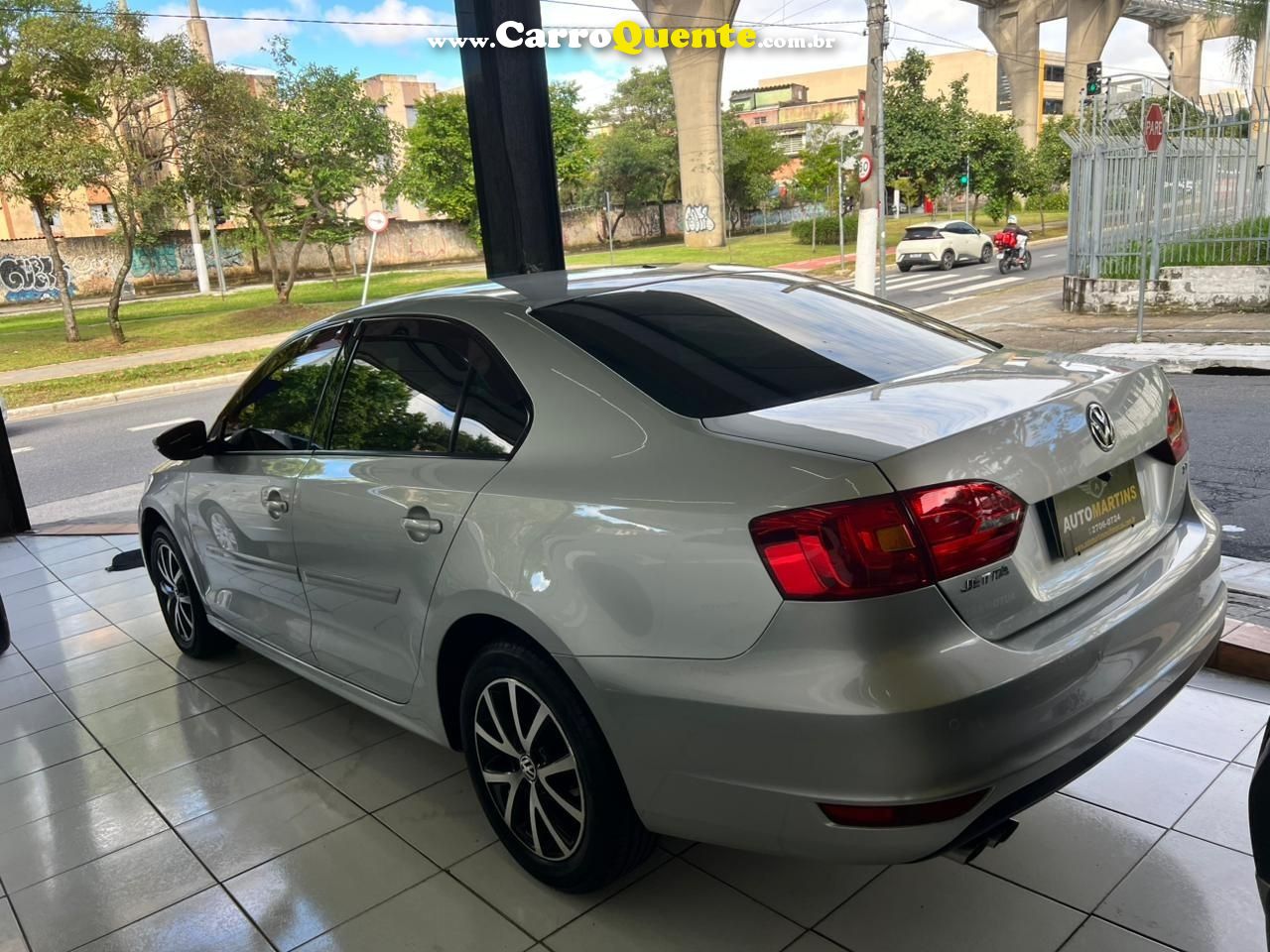 VOLKSWAGEN JETTA 2.0 COMFORTLINE 2012 - Loja
