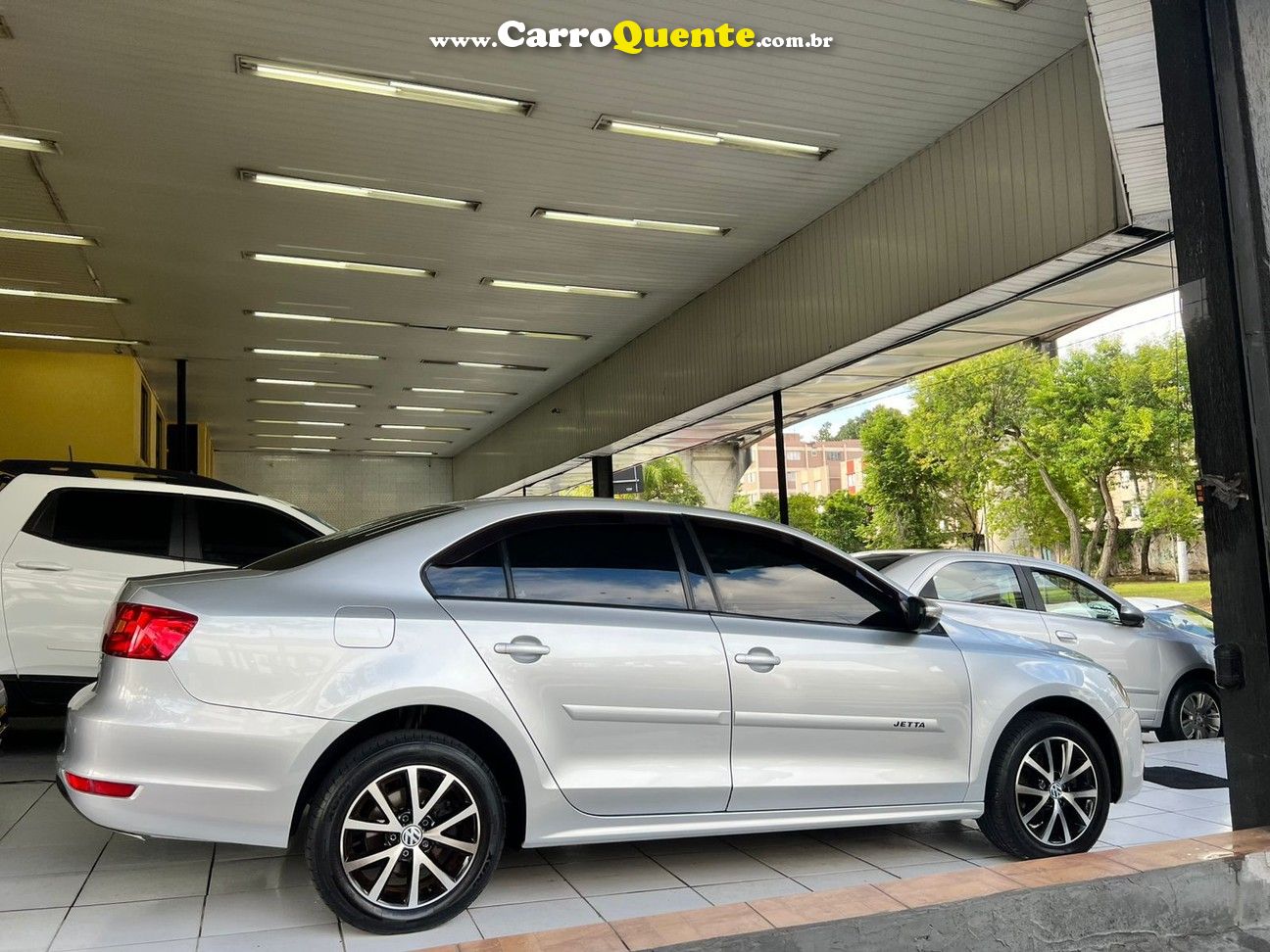 VOLKSWAGEN JETTA 2.0 COMFORTLINE 2012 - Loja