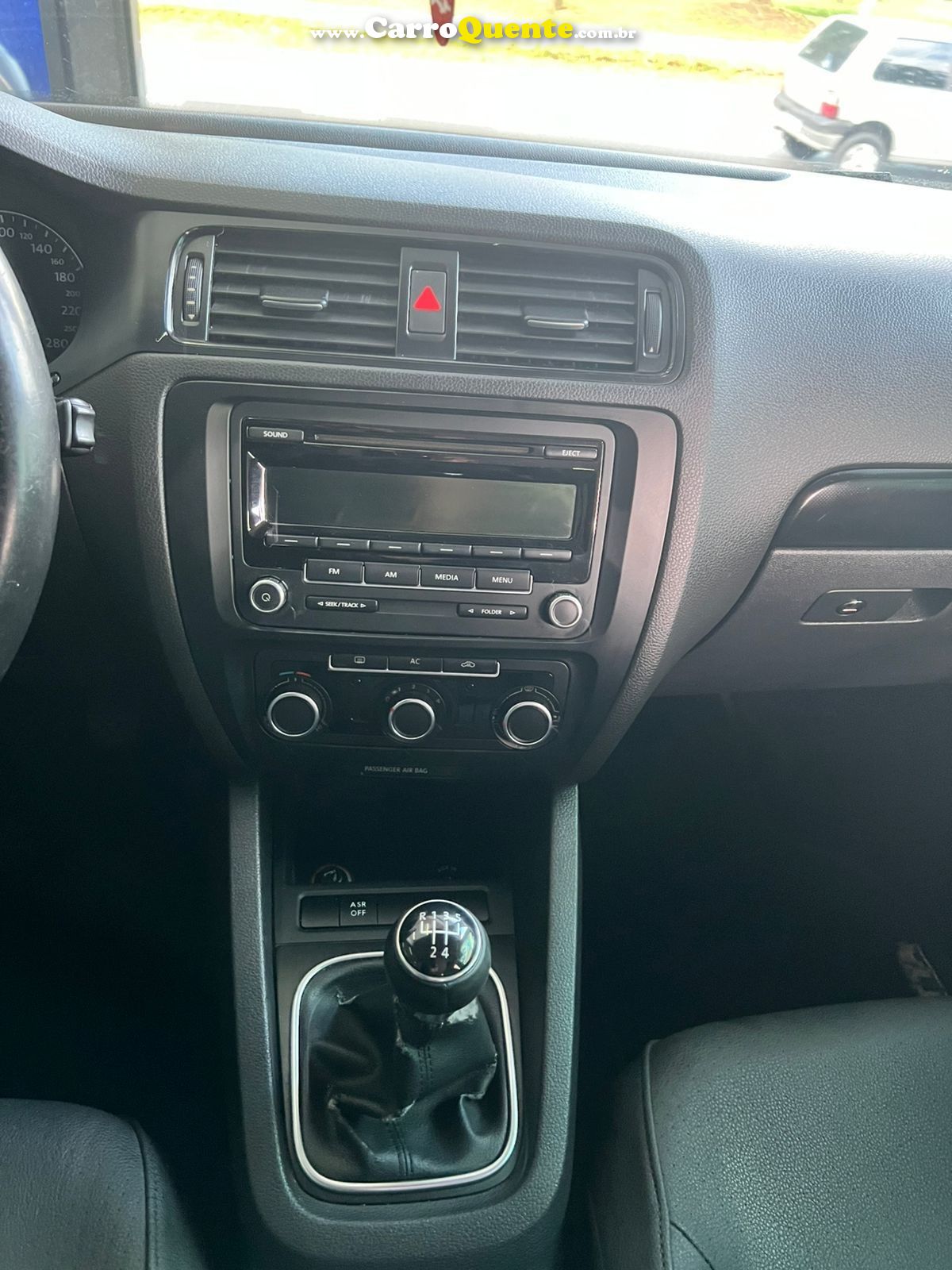 VOLKSWAGEN JETTA 2.0 COMFORTLINE 2012 - Loja