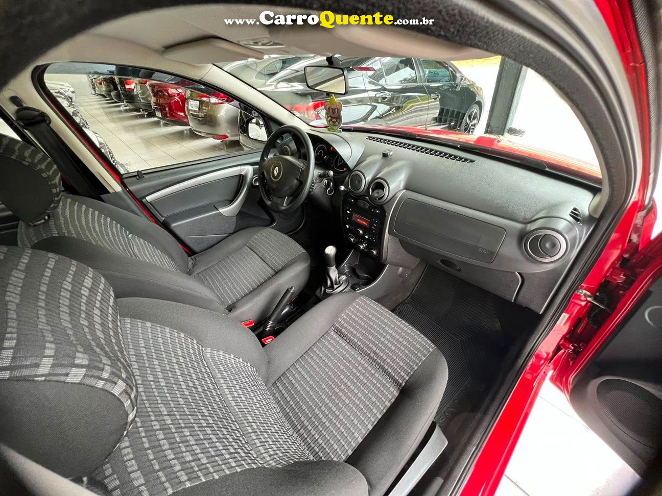 RENAULT SANDERO 2014 - Loja