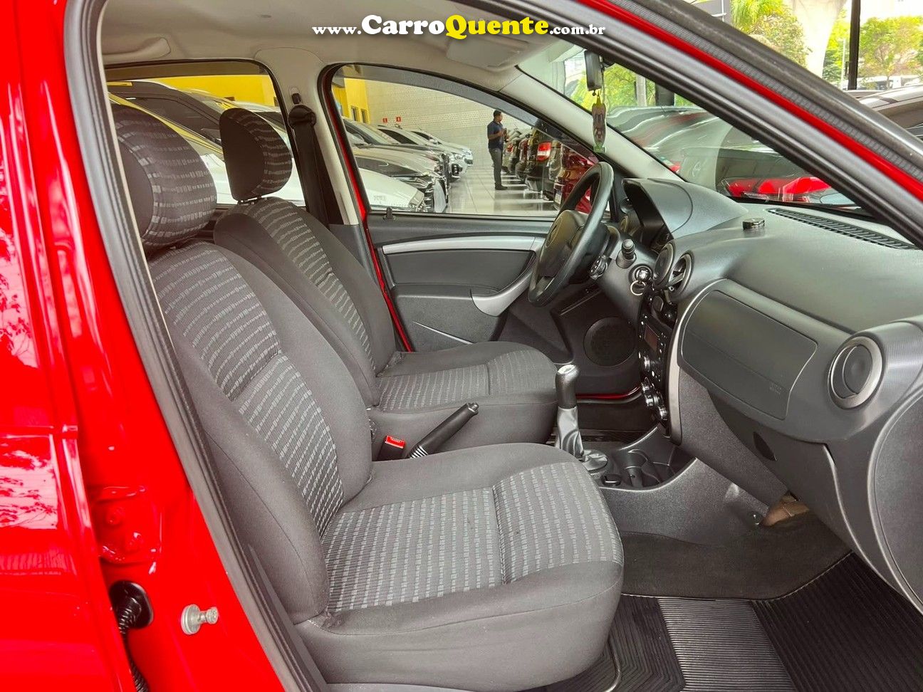 RENAULT SANDERO 2014 - Loja
