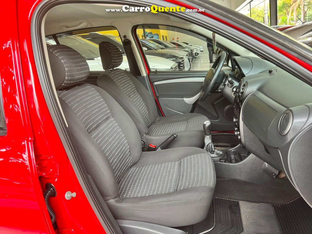 RENAULT SANDERO 2014 - Loja