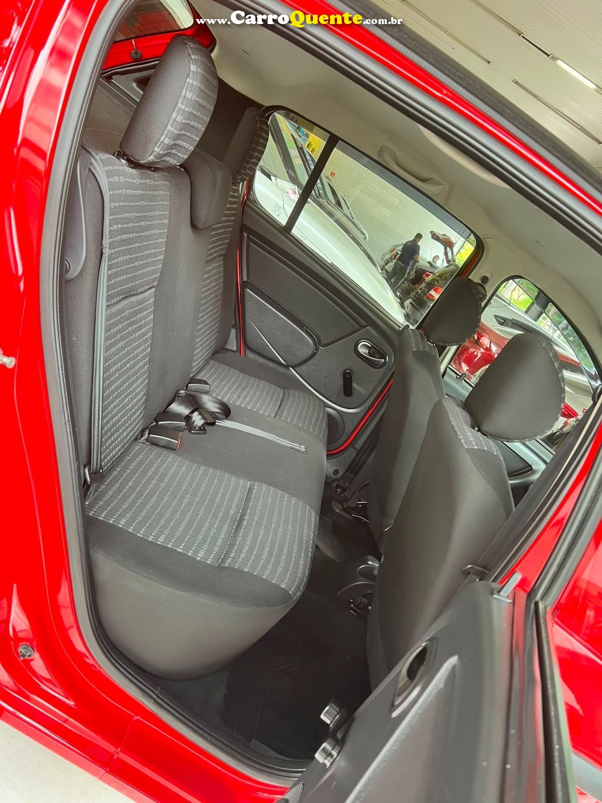 RENAULT SANDERO 2014 - Loja