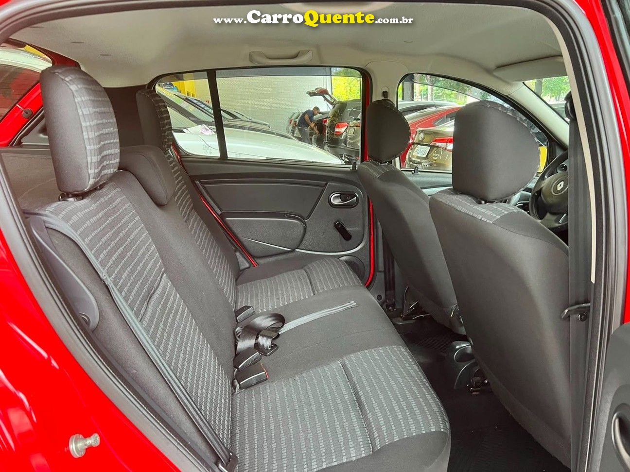RENAULT SANDERO 2014 - Loja