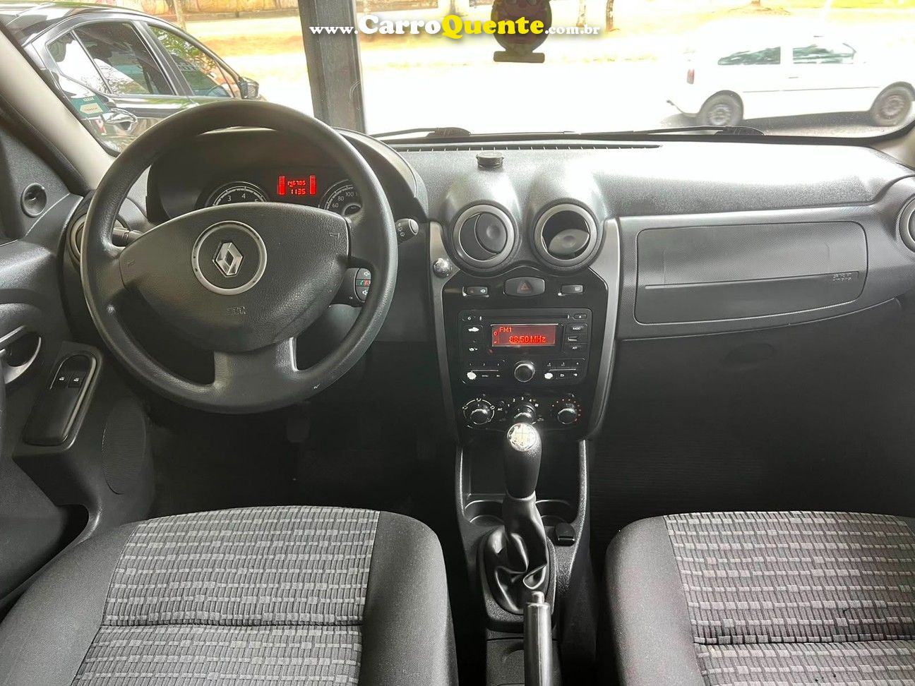 RENAULT SANDERO 2014 - Loja