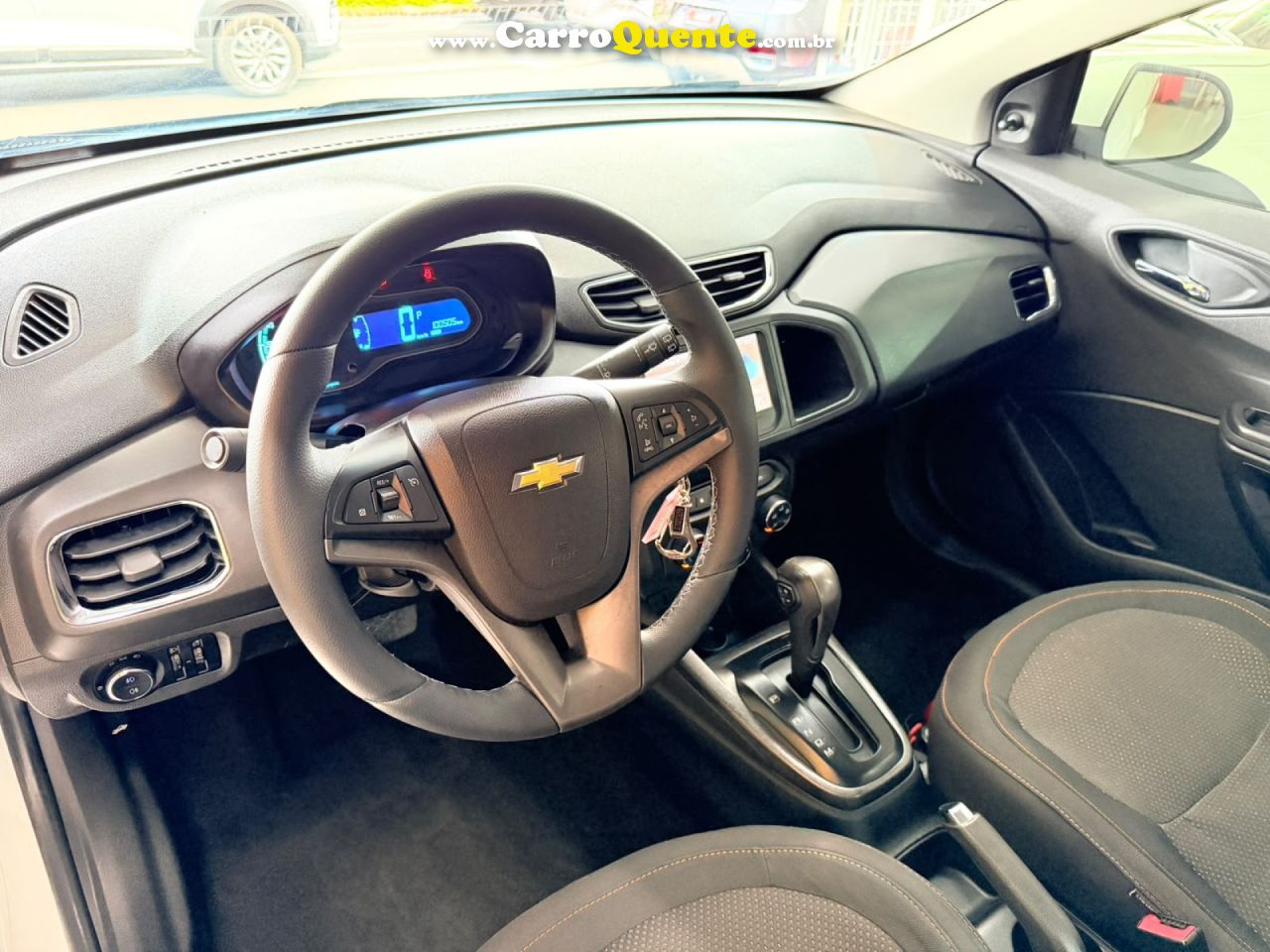 CHEVROLET   ONIX HATCH LT 1.4 8V FLEXPOWER 5P AUT.   BRANCO 2015 1.4 FLEX - Loja