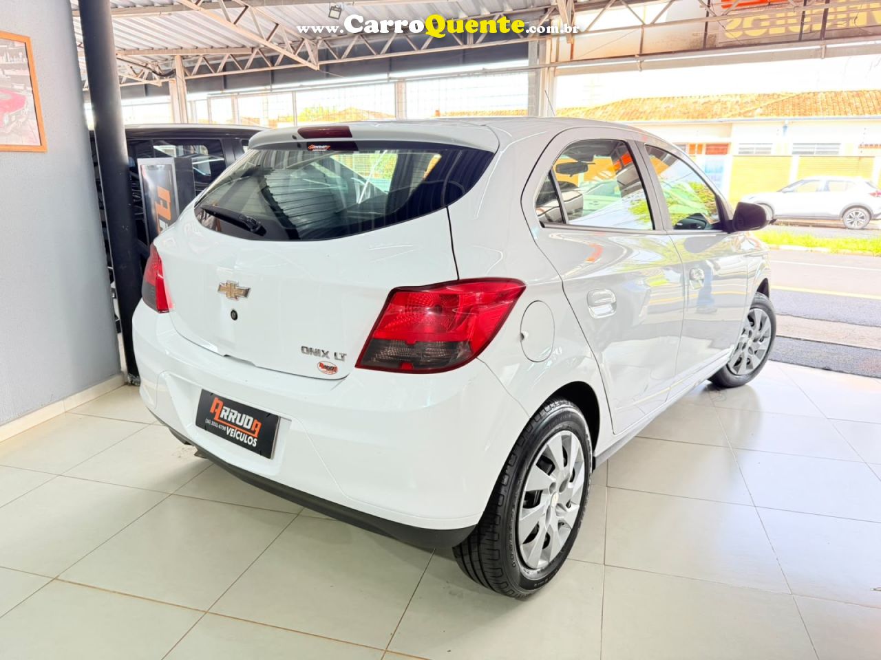CHEVROLET   ONIX HATCH LT 1.4 8V FLEXPOWER 5P AUT.   BRANCO 2015 1.4 FLEX - Loja