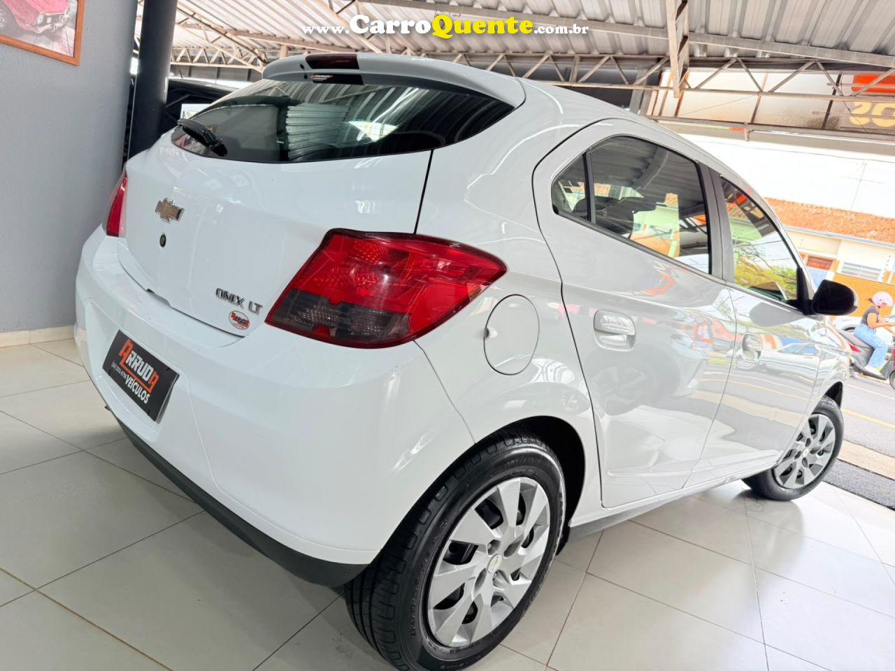 CHEVROLET   ONIX HATCH LT 1.4 8V FLEXPOWER 5P AUT.   BRANCO 2015 1.4 FLEX - Loja