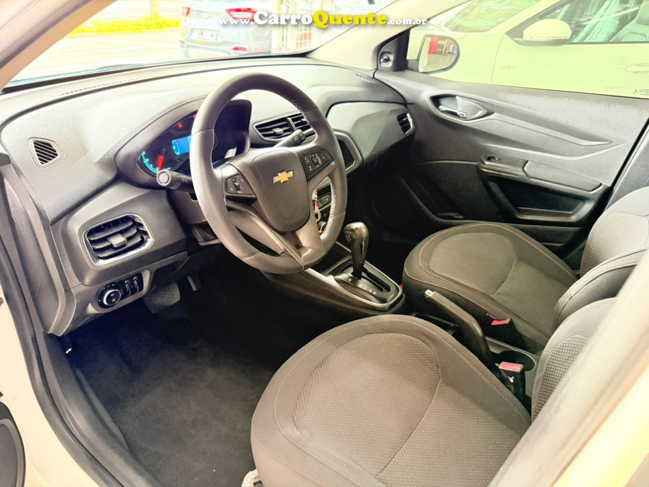 CHEVROLET   ONIX HATCH LT 1.4 8V FLEXPOWER 5P AUT.   BRANCO 2015 1.4 FLEX - Loja