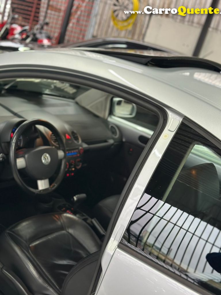 VOLKSWAGEN   NEW BEETLE 2.0 MI MEC.AUT.   PRATA 2008 2.0 GASOLINA - Loja