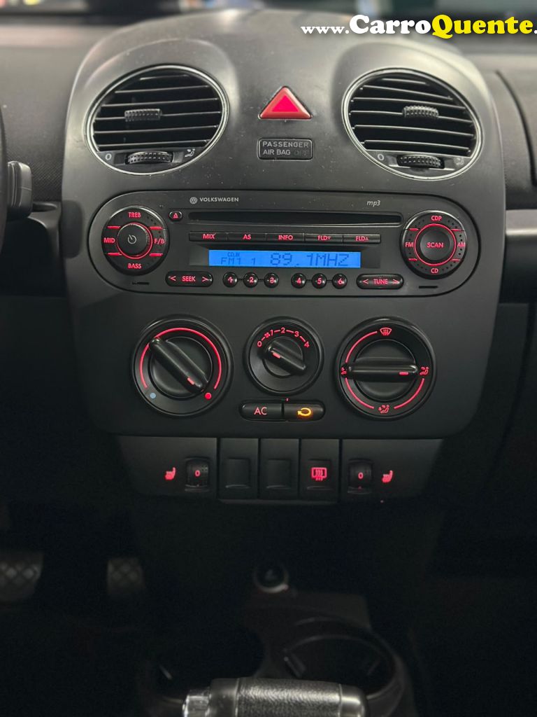 VOLKSWAGEN   NEW BEETLE 2.0 MI MEC.AUT.   PRATA 2008 2.0 GASOLINA - Loja