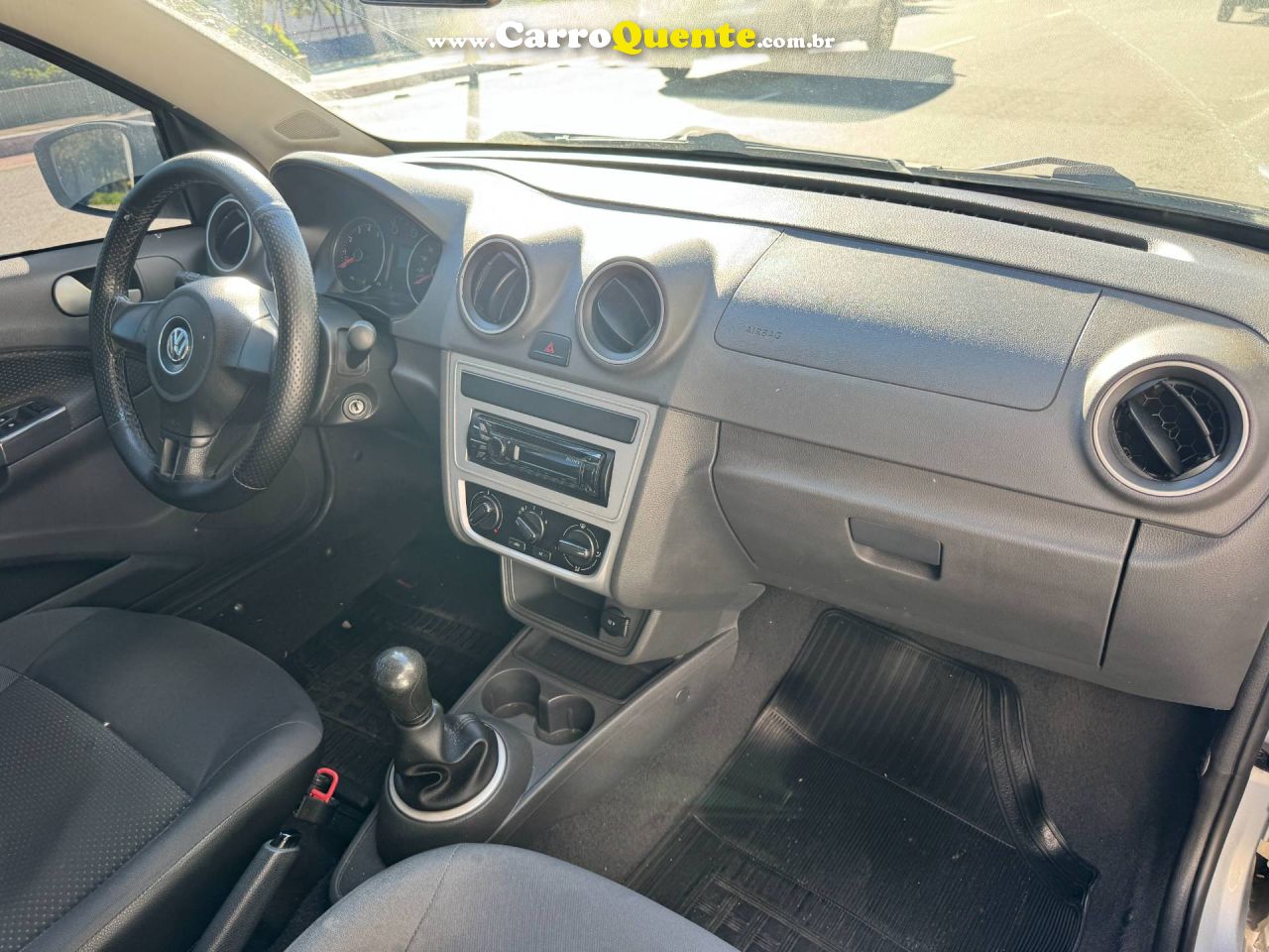 VOLKSWAGEN VOYAGE 1.0 MI TRENDLINE 8V 2015 - Loja