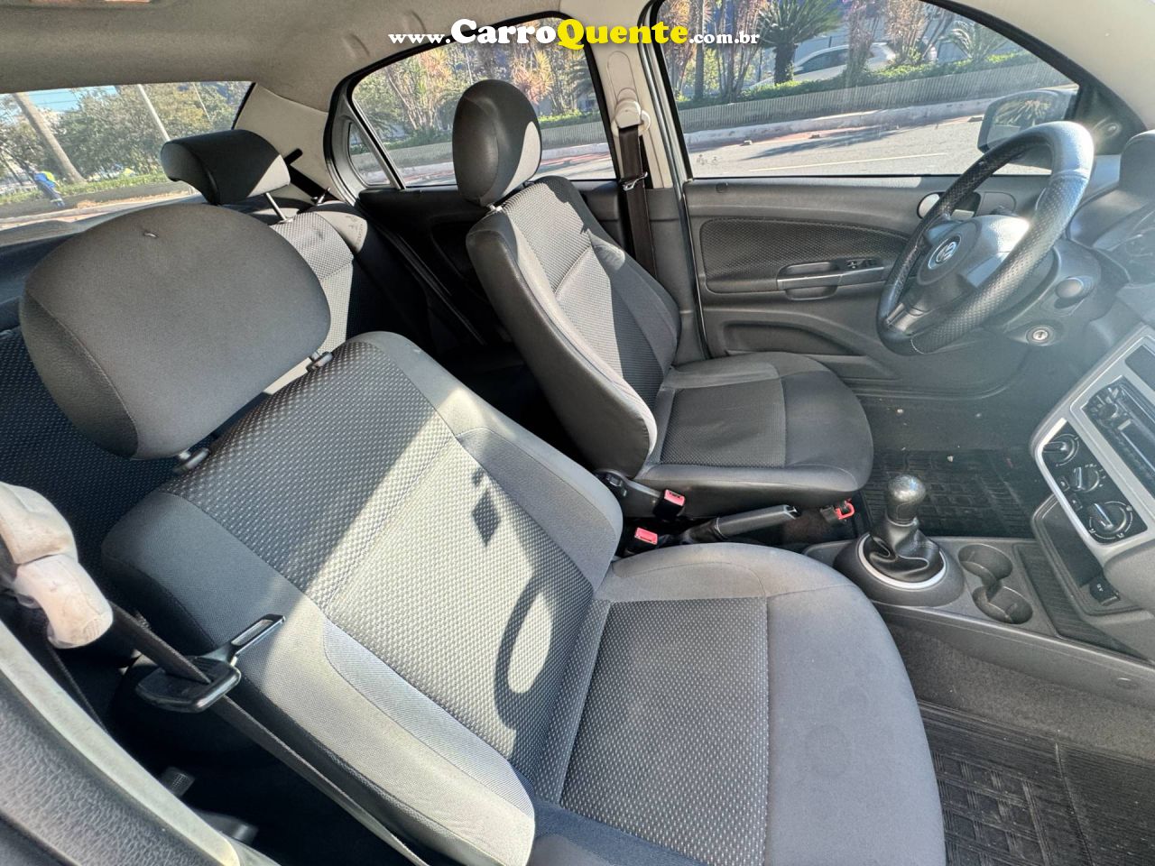 VOLKSWAGEN VOYAGE 1.0 MI TRENDLINE 8V 2015 - Loja