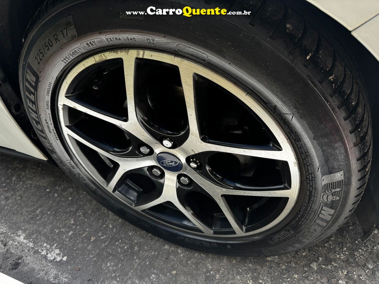 FORD FOCUS 2.0 TITANIUM PLUS HATCH 16V AUTO 2016 - Loja