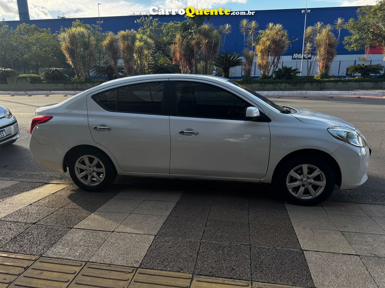 NISSAN VERSA 1.6 16V SL 2014 - Loja