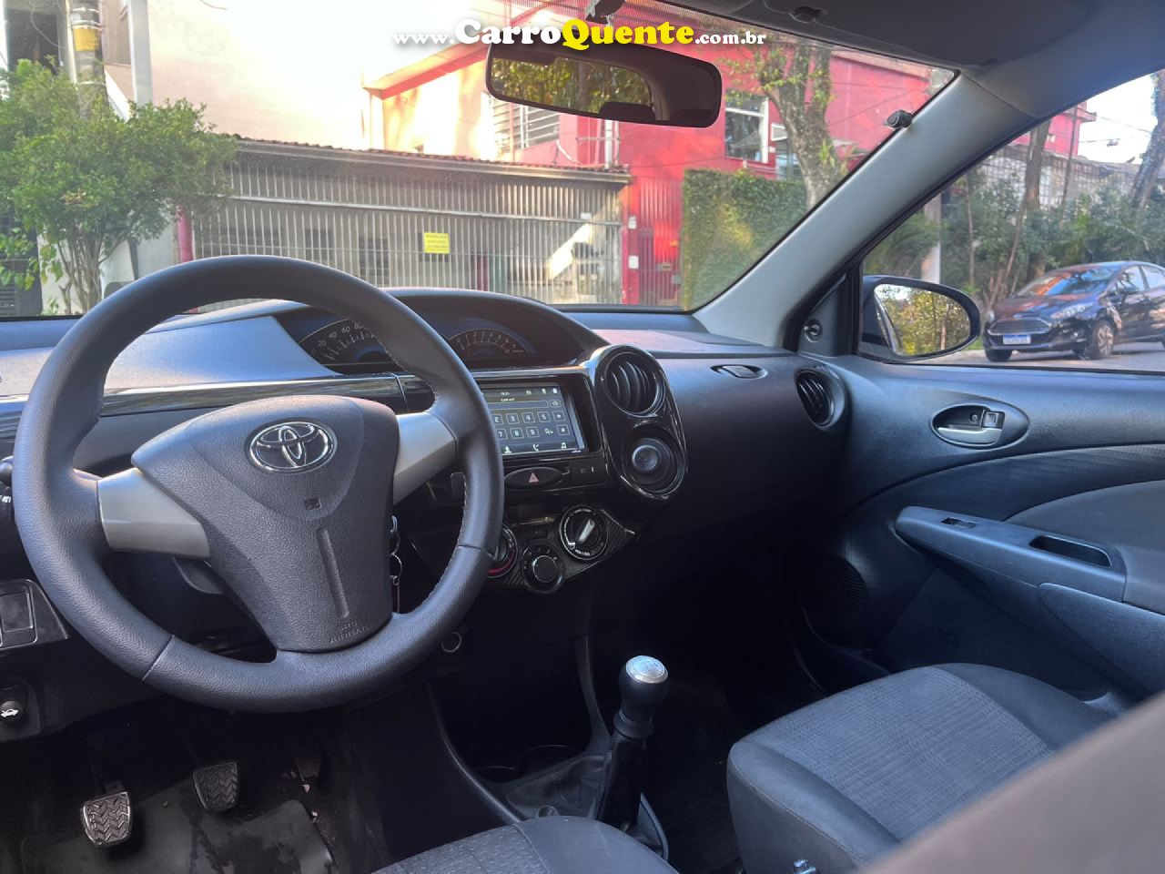 TOYOTA   ETIOS 1.3 FLEX 16V 5P MEC.   PRATA 2014 1.3 FLEX - Loja