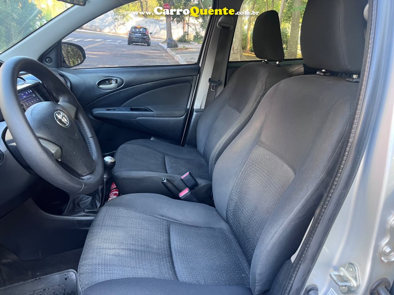 TOYOTA   ETIOS 1.3 FLEX 16V 5P MEC.   PRATA 2014 1.3 FLEX - Loja