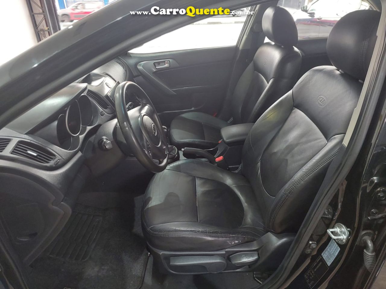 KIA   CERATO 1.6 16V MEC.   PRETO 2012 1.6 GASOLINA - Loja