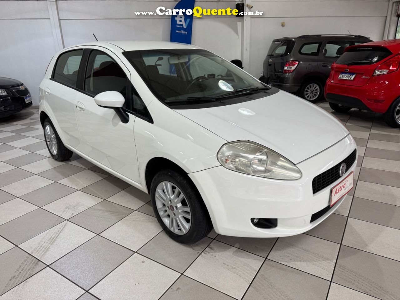 Punto Attractive 1.4 (Flex) 2011/2011 Fiat - Loja