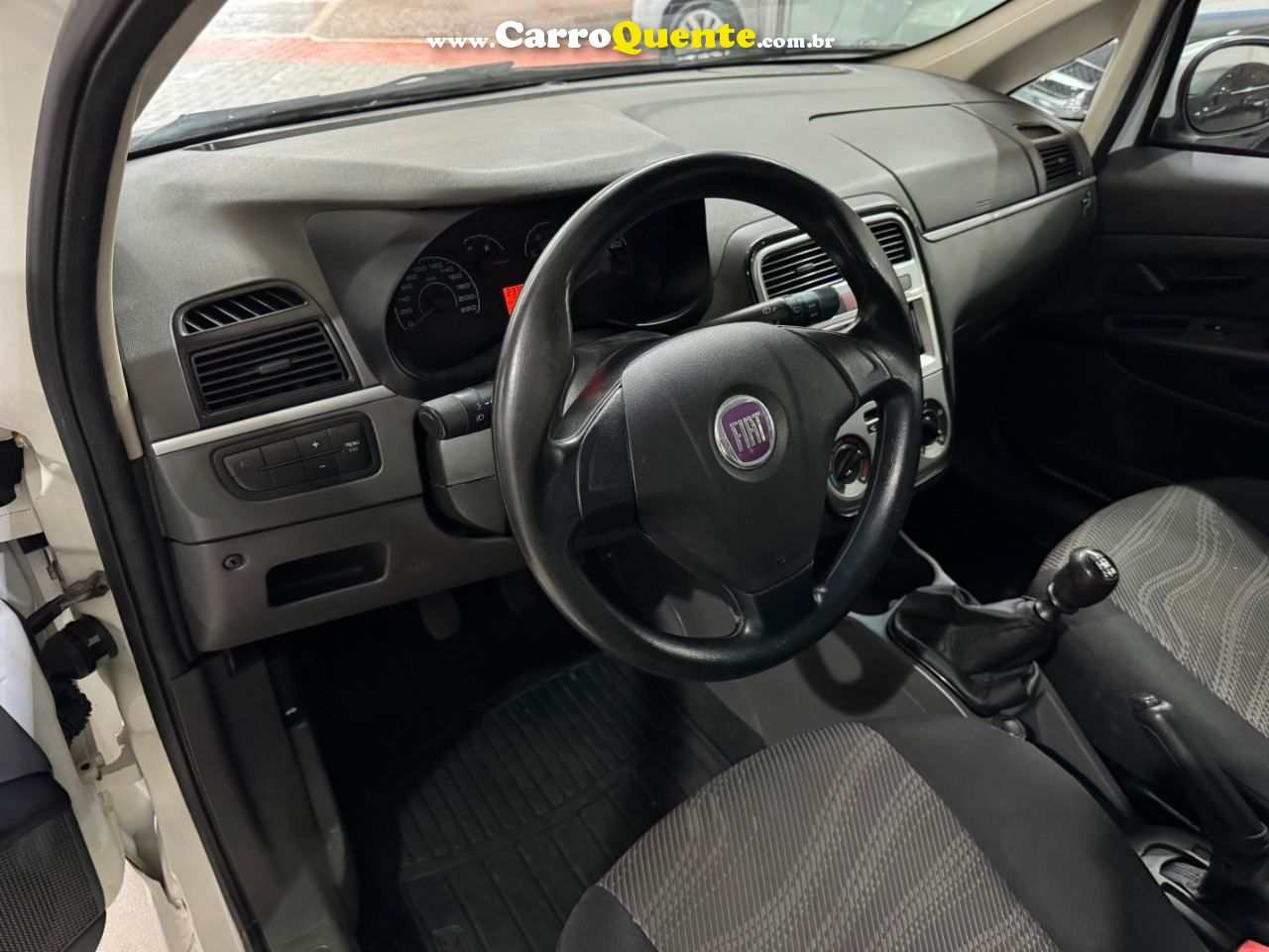 Punto Attractive 1.4 (Flex) 2011/2011 Fiat - Loja
