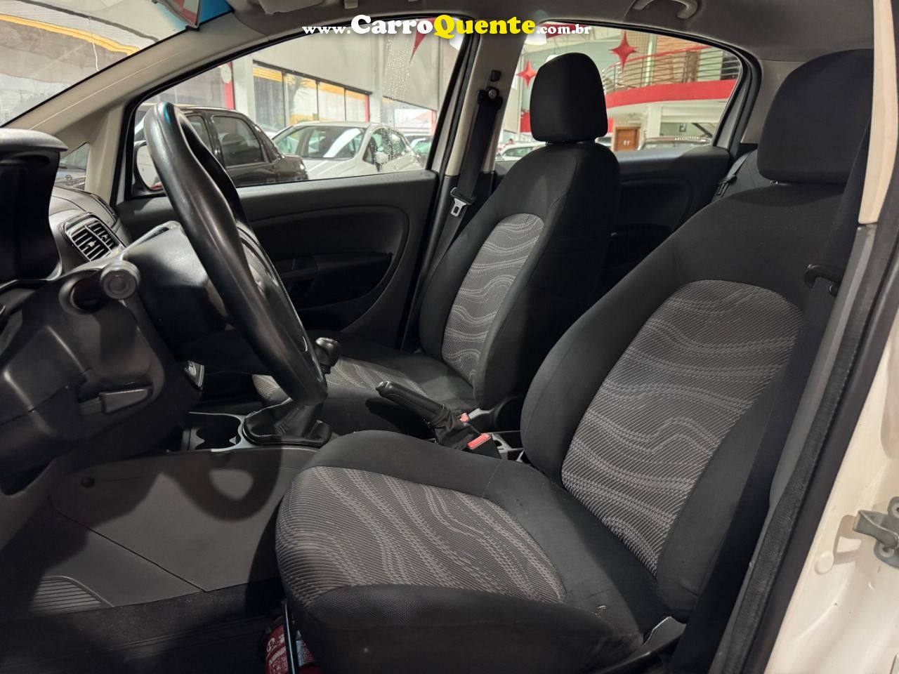 Punto Attractive 1.4 (Flex) 2011/2011 Fiat - Loja