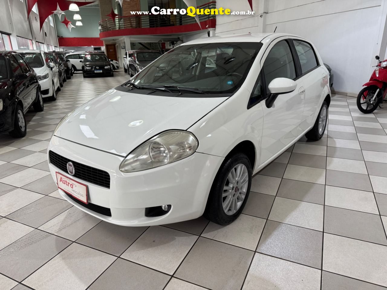 Punto Attractive 1.4 (Flex) 2011/2011 Fiat - Loja