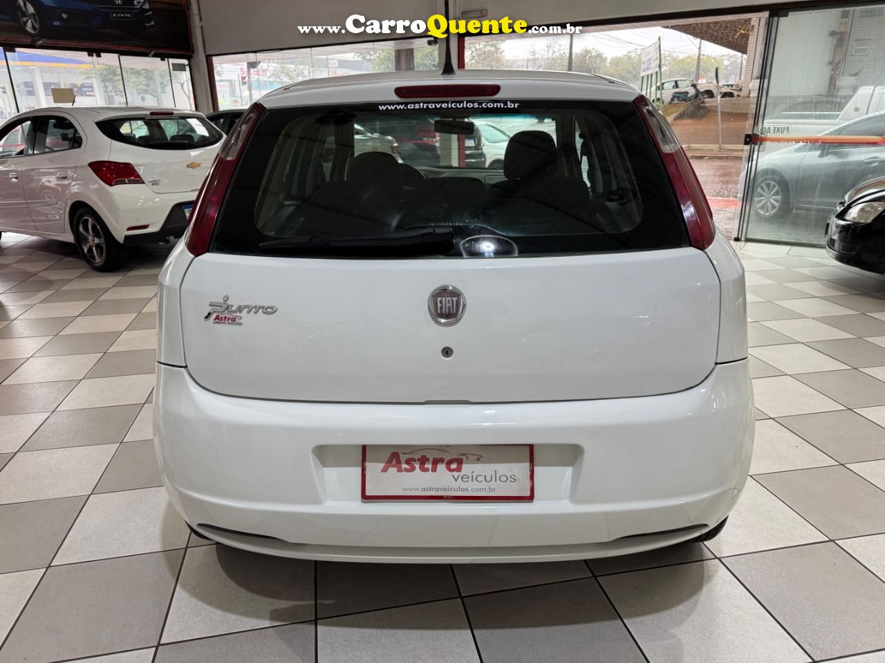 Punto Attractive 1.4 (Flex) 2011/2011 Fiat - Loja