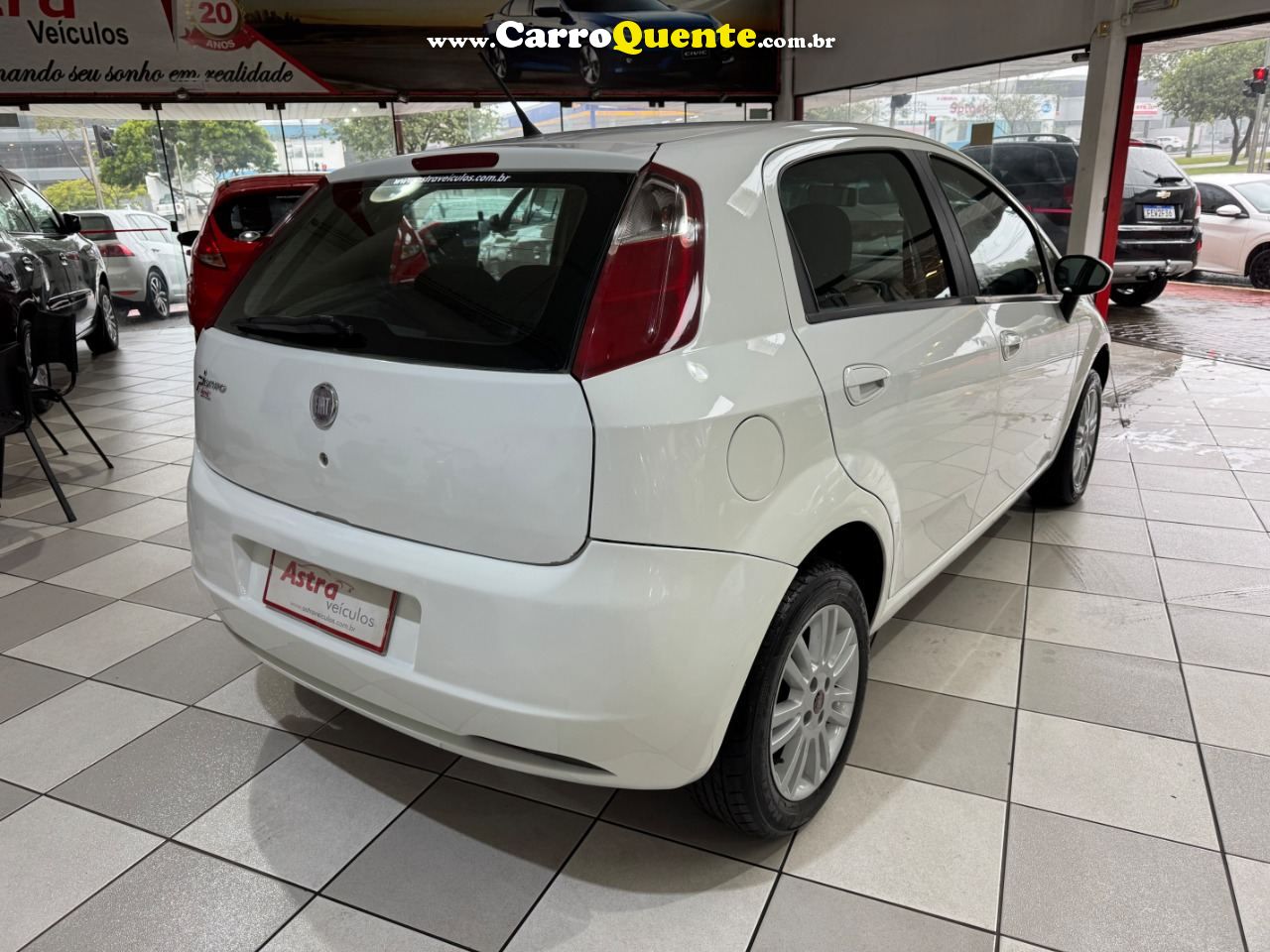 Punto Attractive 1.4 (Flex) 2011/2011 Fiat - Loja